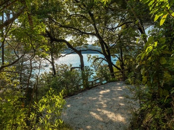 Wharetukura Bay - Your dream retreat awaits