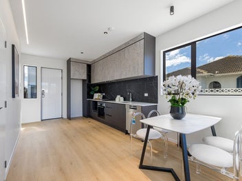 Modern living New & Freehold - No Body-corp Fees!