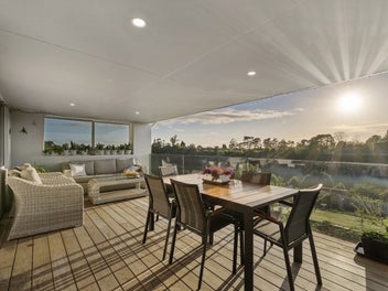 Mini Lifestyle Oasis Within City Limits