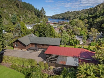 Freehold Fabulous Log Cabin