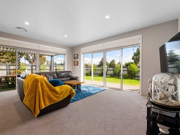 4 Car Garage And Rural Vista