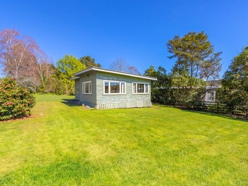 Classic kiwiana by the Lake