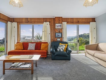 Groovy Bach and Stunning Sea Views