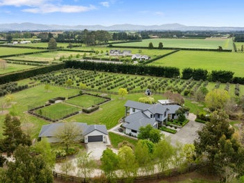 Ultimate lifestyle with two dwellings