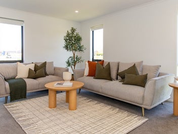 FAMILY LIVING IN COMFORT! NEW BUILD!
