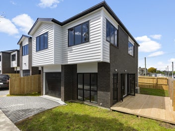 Road frontage & Free Standing