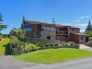 COASTAL PANORAMA - SELLING UNDER RV