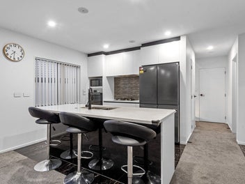 Modern Home, Ample Parking, Close to Sylvia Park!