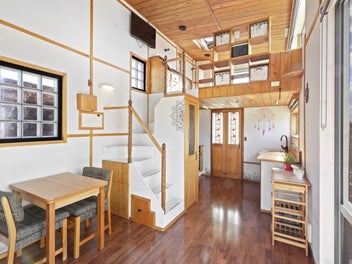 Easy Living on 3428sqm of Land!