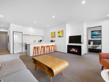 Central Queenstown Unit with 180-Day VA Consent