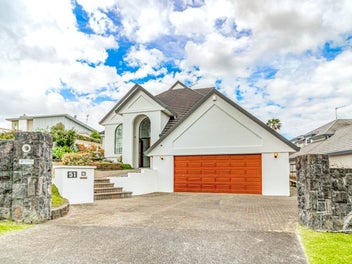 Grand Mansion on 706m2 freehold