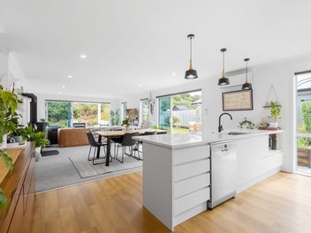 Modern, Private & Well Located