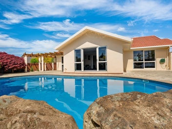 Summer dreaming, move in now!