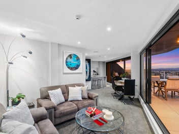 PENTHOUSE WORLD CLASS VIEWS