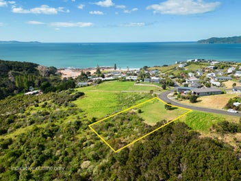 Large Section - Sea Views - Cable Bay!
