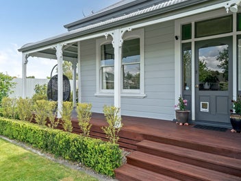 Central Westside Family Living! BEO $714,500