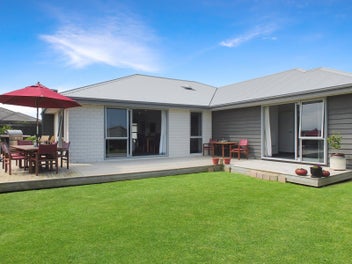 Charming family home in tranquil Foxton Beach