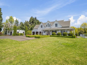 Grand Living - Picturesque Countryside!