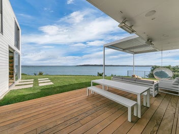 Extraordinary Waterfront Sanctuary