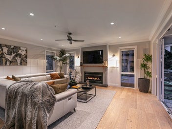 Vendors are relocating - this will be sold!