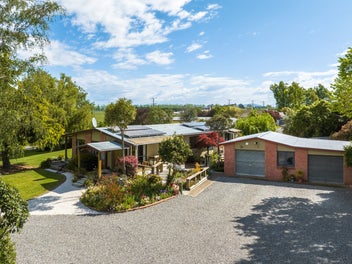 3,349sqm Semi-Rural Lifestyle + Solar!