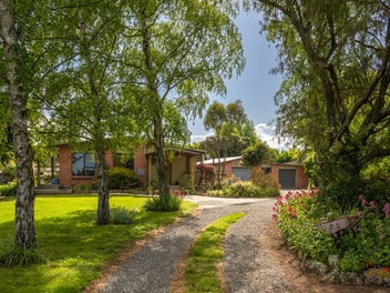 3,349sqm Semi-Rural Lifestyle + Solar!