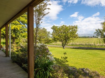 3,349sqm Semi-Rural Lifestyle + Solar!