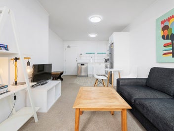 Must be SOLD: Freehold Apt with Carpark & Storage