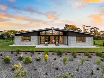 "NEAR NEW BEACH-SIDE BEAUTY ON 4.4HA + EXPANSI...