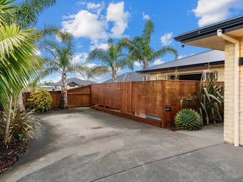 Seriously for Sale - Owners Have Moved Overseas!