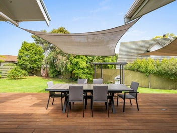 Family home in ideal location!