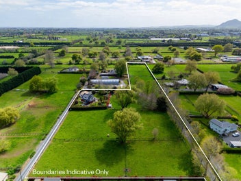 Country Living – Minutes From Town