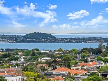 Luxury Living With Sea Views