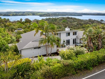 Sea Views, Space, Style & Serenity