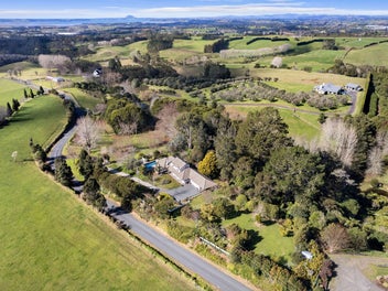 Stunning Home with Grazing and Privacy
