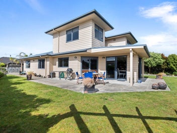 PRICE REDUCED, VENDOR IS KEEN TO MOVE