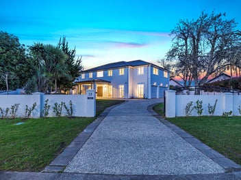 Discover Luxury Living at Its Finest – 19 Oak ...