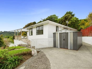 Now is the time to buy this classic kiwi home!