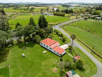 Villa Charm with Modern Comfort on 2 Acres!
