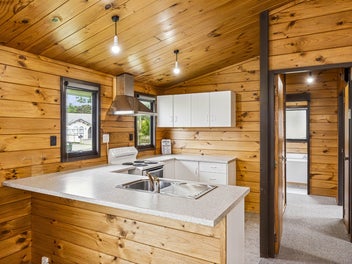 A Little Nugget - 2 bedrooms + sleepout!