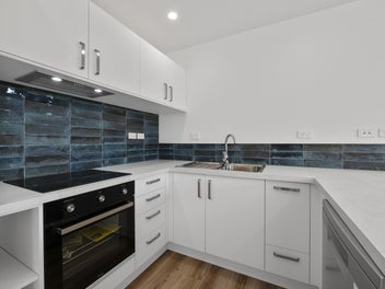 Impressive NEW BUILD !! No"5 Move In Now