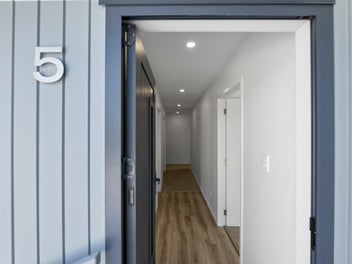 Impressive NEW BUILD !! No"5 Move In Now