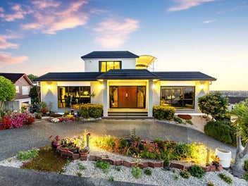 Expansive Family Layout + Breathtaking Panorama