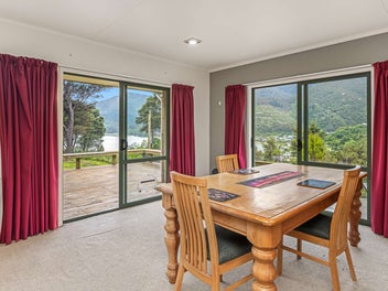 Fabulous & Furnished Okiwi Bay Bliss!