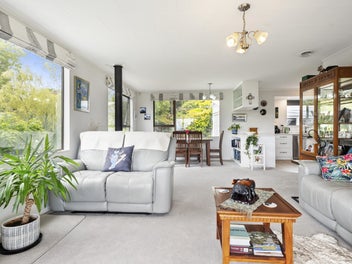 Motuoapa Two Bedroom - Sleepout Too!