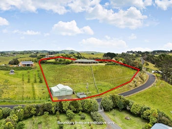 SPACIOUS COUNTRY LIVING - SHEDDING AND VIEWS