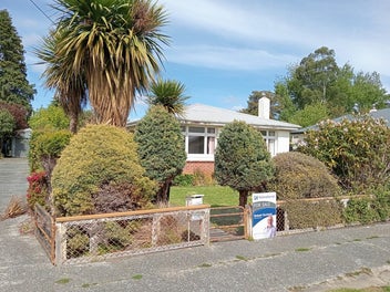CHARMING HOME IN GREAT LOCATION