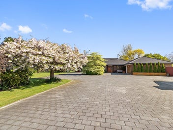 Lifestyle home in town