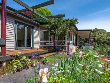 The Brown Trout House - Riverside