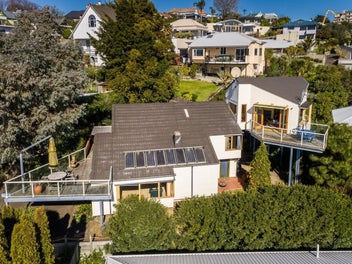Sea Views & Mid-Century Charm - Don't Miss Out